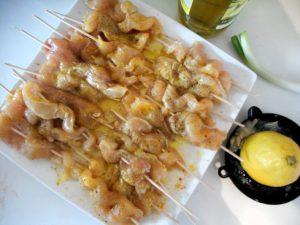 Mini-brochettes de poulet mariné {citron-huile d’olive-cumin}