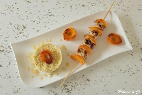 Brochettes de poulet aux abricots frais et au thym