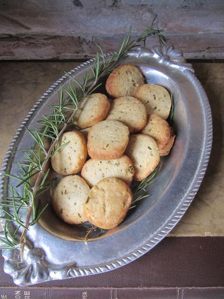 Biscuits apéritif au chèvre & au romarin