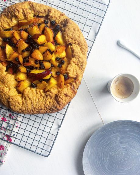 Tarte rustique aux nectarines,abricots et baies d’aronia