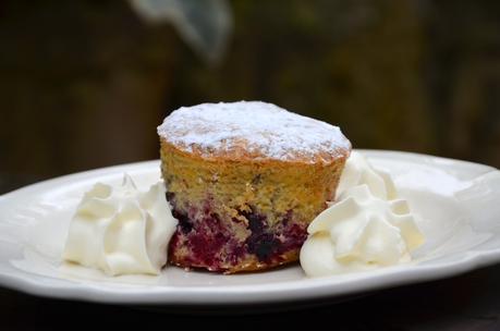 Petits gâteaux aux fruits rouges