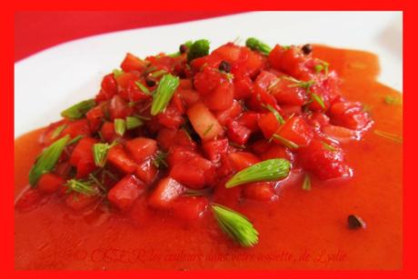 Tartare de fraises à la vinaigrette de jeunes pousses de sapin et baies du Paradis