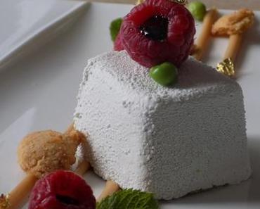 Entremets aux petits pois et à la menthe, ganache dulcey, streusel, framboises fraîche et caramel de menthe