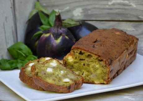 Cake à l'aubergine, pesto et feta