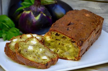 Cake à l'aubergine, pesto et feta