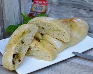 Fougasse au pesto, tomates séchées et chèvre