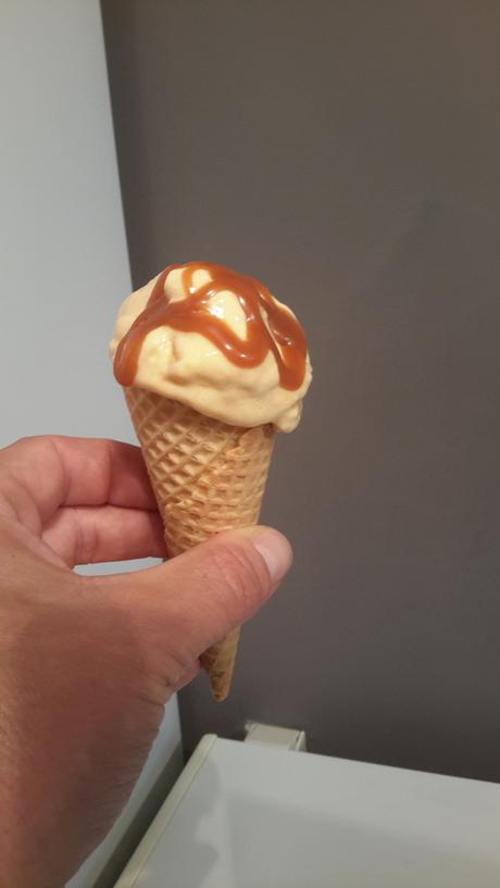 Glace aux abricots et caramel beurre salé