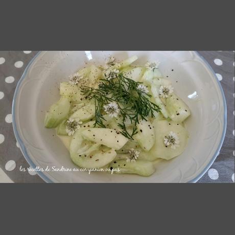 Salade de concombre et ses petites fleurs de coriandre