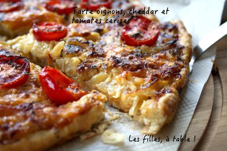 Tarte oignons, cheddar et tomates cerises