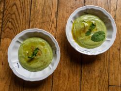 Deux soupes d’été « green » – Gaspacho vert et Velouté de fèves à la menthe