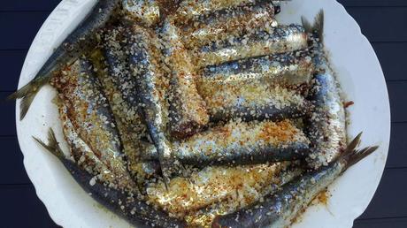 Sardines grillées au gros sel, huile d'olive et piment d'Espelette