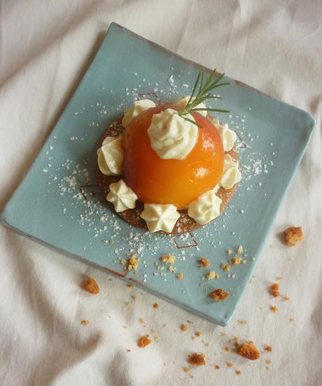 Sablé aux amandes, pèche rotie et mascarpone