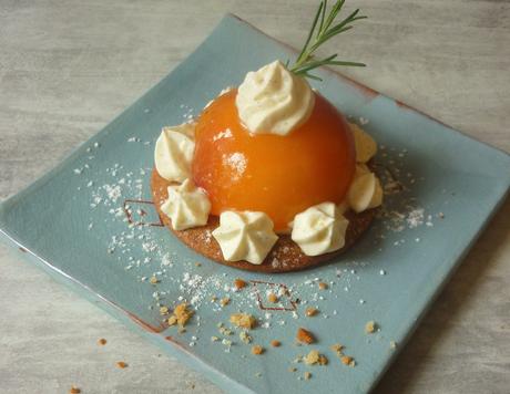 Sablé aux amandes, pèche rotie et mascarpone