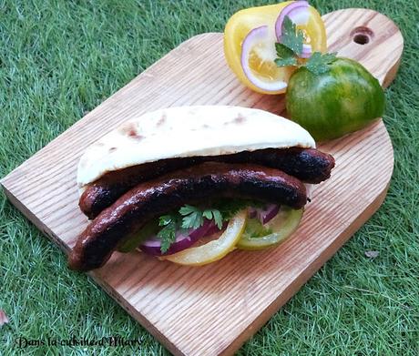 Sandwich pita houmous merguez aux saveurs orientales / Hummus and merguez pita sandich and its Oriental flavors