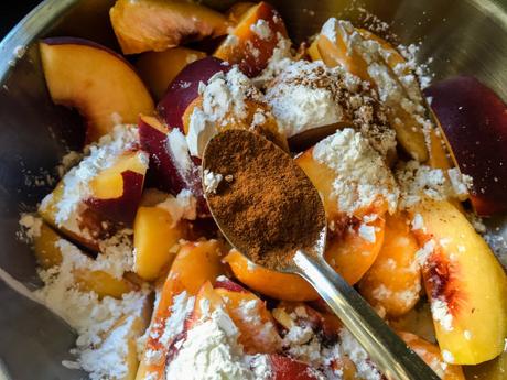 Dessert made in the USA – Peach cobbler