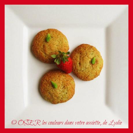 Cookies aux jeunes pousses de sapin farcis de fraises