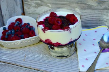 Fromage blanc aux framboises et myrtilles