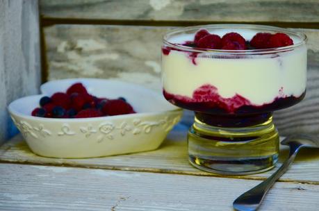 Fromage blanc aux framboises et myrtilles