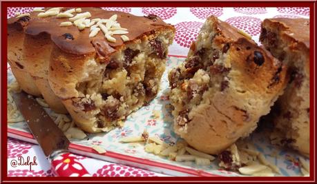 Cake aux raisins, noisettes et amandes