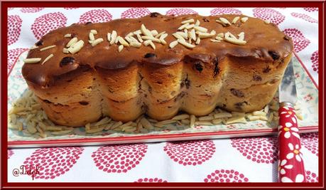 Cake aux raisins, noisettes et amandes