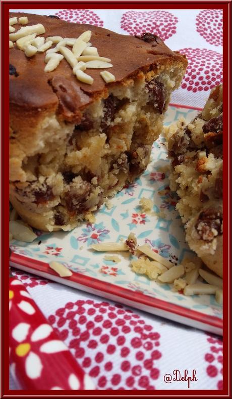 Cake aux raisins, noisettes et amandes