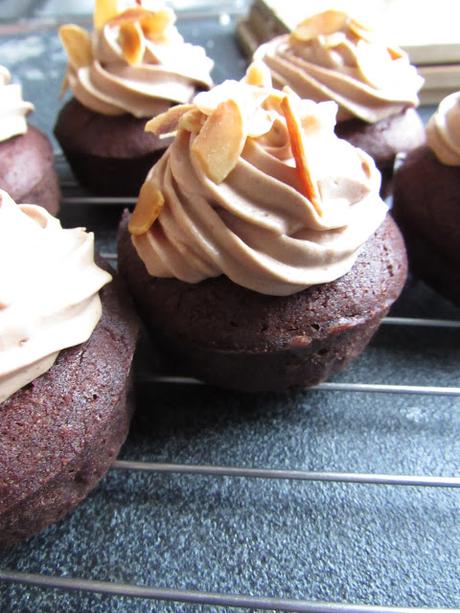 Financiers au chocolat, ganache au chocolat au lait.