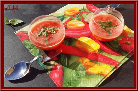 Verrines de soupe de tomates au basilic