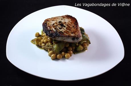Thon snacké sur salade de pois chiches aux courgettes et fenouil grillés Thon snacké sur salade de pois chiches aux courgettes et fenouil grillés