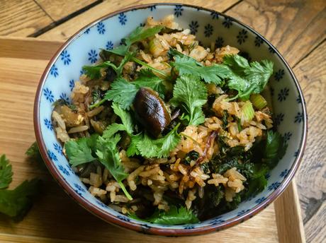 Cuisine (violette) du placard – Un riz sauté au kale et à l’aubergine