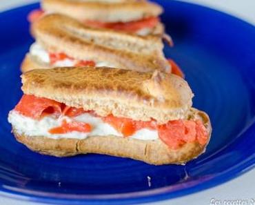 Mini-éclairs au saumon fumé et crème concombre et feta