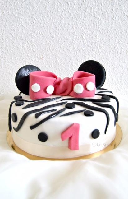 Minnie Cake + Tuto Noeuds Papillon en pâte à sucre 