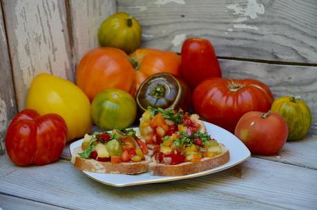 Tartines de tomates au basilic