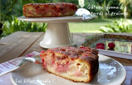 Gâteau lyonnais aux poires et aux pralines roses