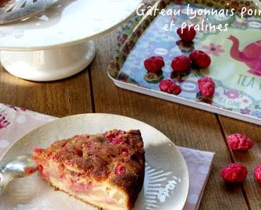 Gâteau lyonnais aux poires et aux pralines roses