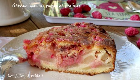 Gâteau lyonnais aux poires et aux pralines roses