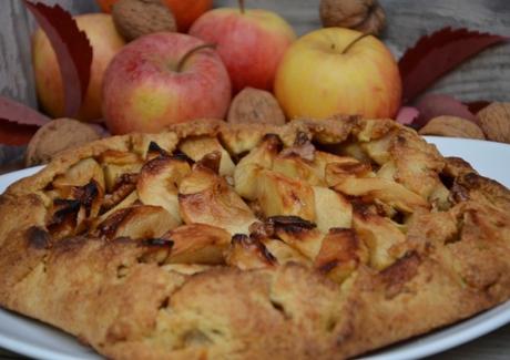 Tarte rustique aux pommes et noix