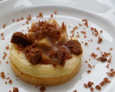 Bavaroise à la chicorée, crème citron et dés de pomme caramélisée sur un crémeux à la pâte de spéculoos