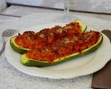 Courgettes farcies au riz, coulis de poivrons et pecorino