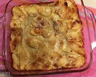 Gratin de pommes de terre au roquefort et aux baies roses