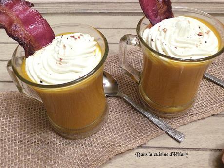 Velouté de carotte et chantilly au chèvre façon cappuccino et lard croustillant / Carrot soup, goat cheese Cahntilly and crunchy bacon like a cappuccino