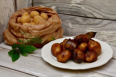 Pommes de terre grenailles sautées à l'ail et au laurier