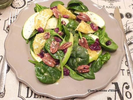 Salade automnale aux épinards, fruits et noix de pécan / Autumn salad with spinach, fruits and pecan