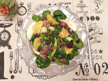 Salade automnale aux épinards, fruits et noix de pécan / Autumn salad with spinach, fruits and pecan