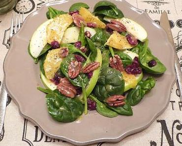 Salade automnale aux épinards, fruits et noix de pécan / Autumn salad with spinach, fruits and pecan
