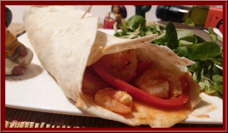 Fajitas aux crevettes et poivrons.