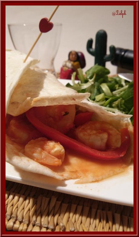 Fajitas aux crevettes et poivrons.