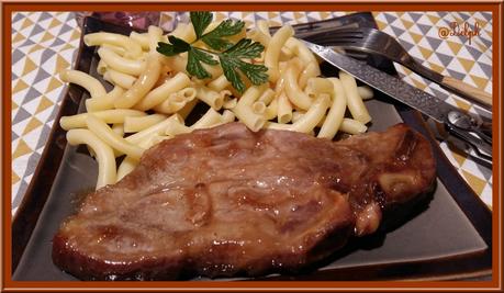 Côtes de porc marinées à l'ail, cuites au four