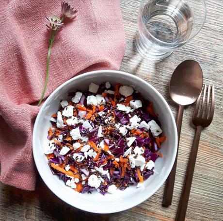 salade-de-chou-rouge-carottes-feta-et-huile-noisettes