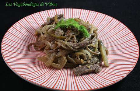 Boeuf au fenouil, oignons et nouilles soba