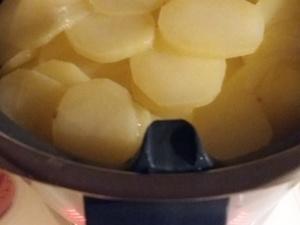 Gratin de pommes de terre  à la saucisse  fumée